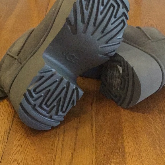 Woman’s UGG grey Classic Ultra Mini New Height Platform boot. Size 7. New! Cute! - Picture 6 of 8